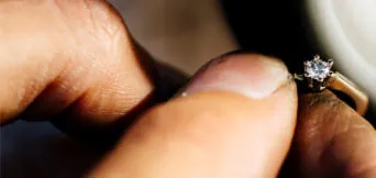 La marcatura laser d'identificazine dei gioielli