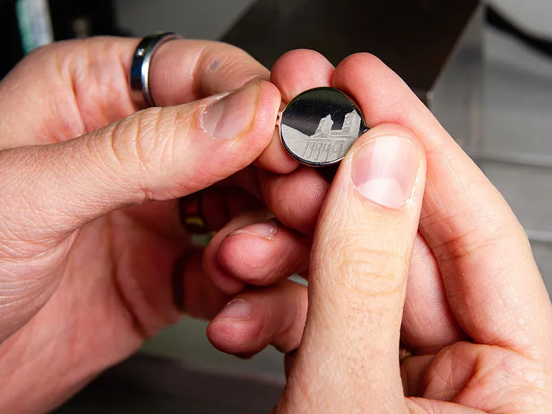 foto incisioni su ciondoli