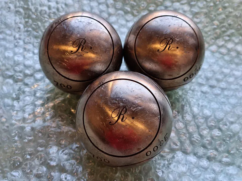 incisione personalizzata di bocce in ferro